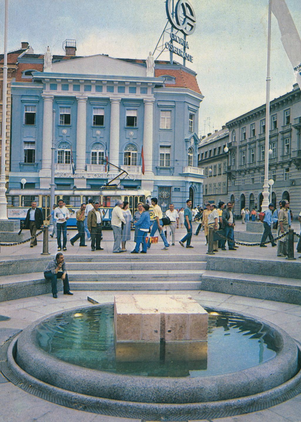 Trg Republike (današnji Trg bana Jelačića) oko 1987. godine, Manduševac